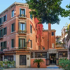 La Fenice Et Des Artistes Venezia